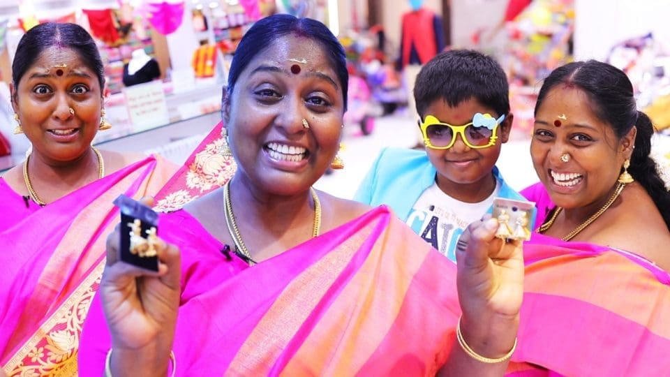 Cooku With Comali Deepa Shopping in Velavan Stores