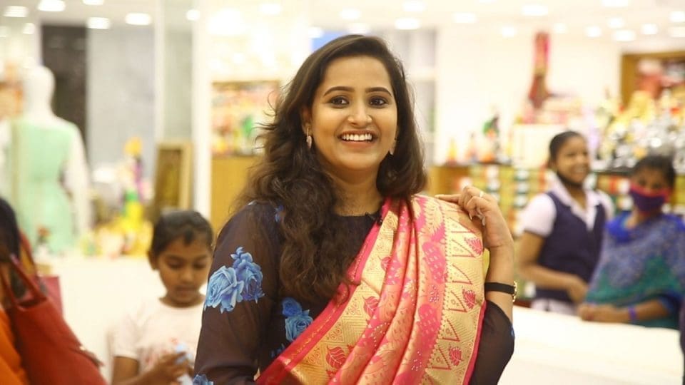 Morattu Singles Jacqueline Pongal Shopping at Velavan Stores