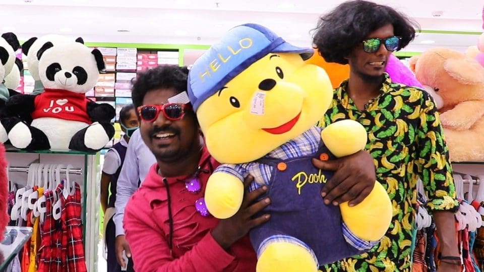 Bala and Thangadurai shopping at Velavan Stores