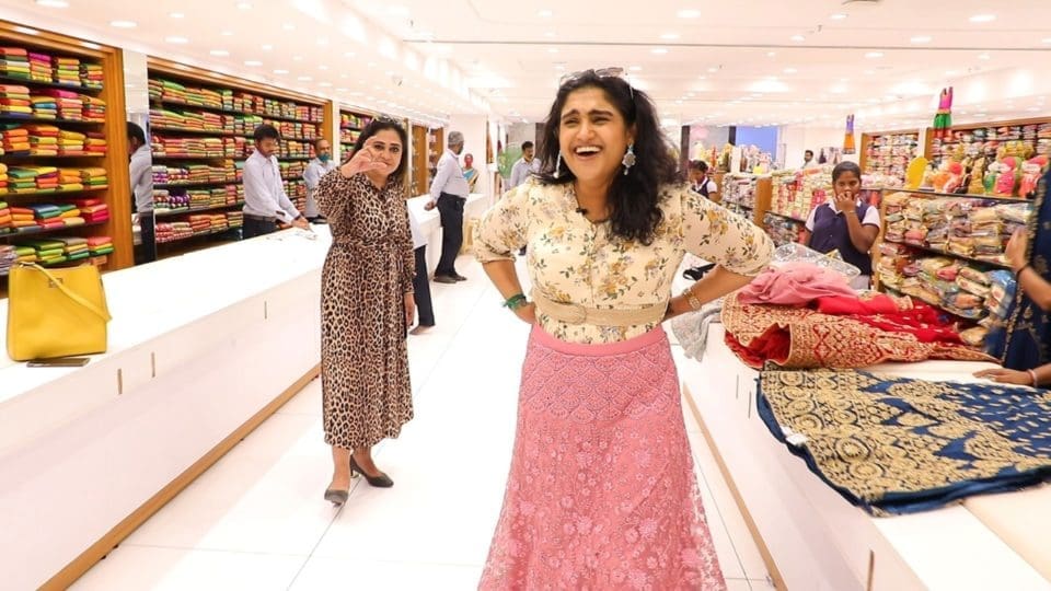 Uma Riyaz and Vanitha Shopping at Velavan Stores