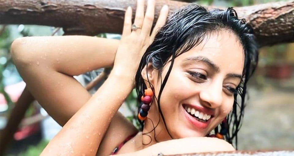 hindi actress's photo shoot in cyclone causes sensation