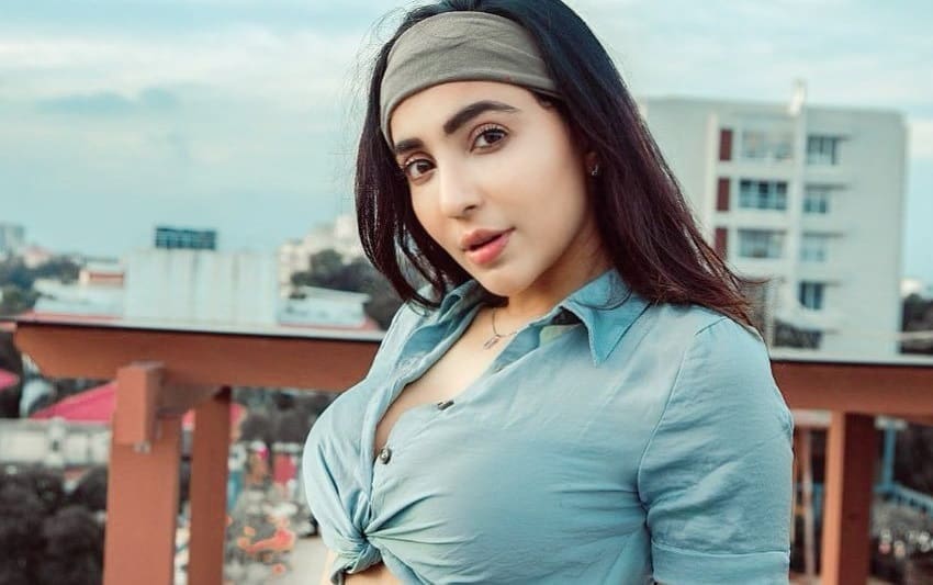 Parvathy Nair gave a cool answer to a fan's porn question