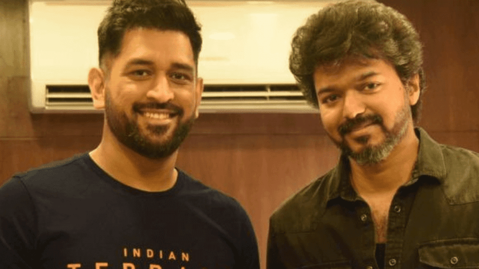 Dhoni Prime Minister ... Vijay Chief Minister - Stirred by the poster pasted by the fans