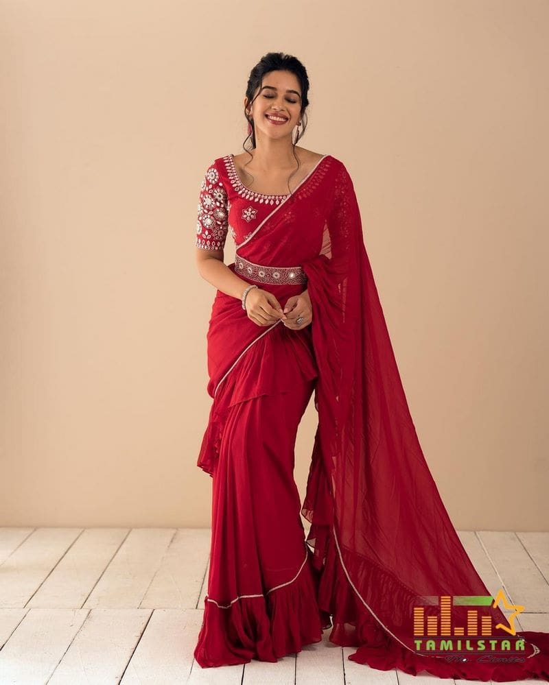 Actress Mirnalini Ravi Latest Photo