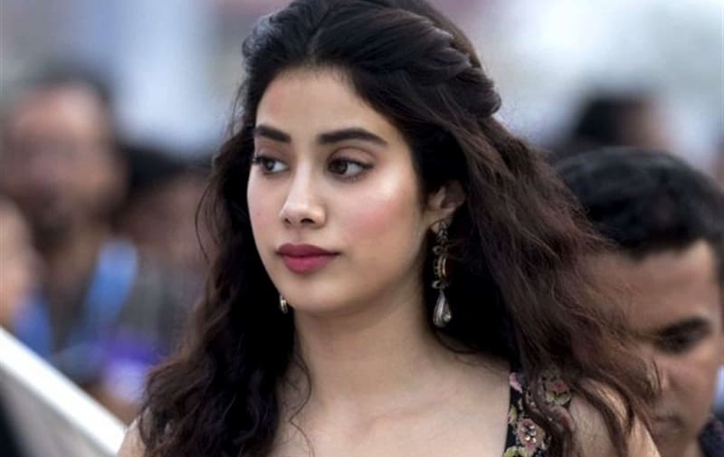 Janvi Kapoor watching Valimai movie in the biggest theater in the world