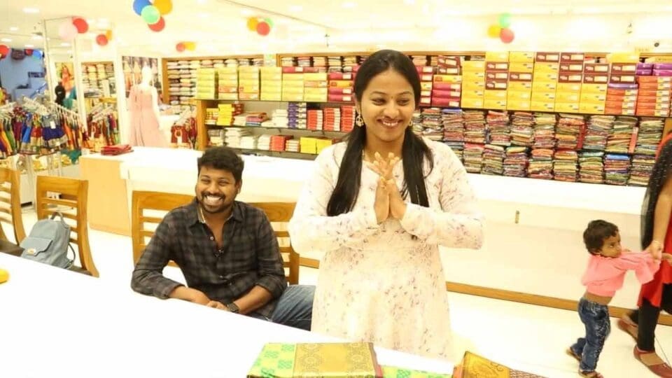 Sathish And Deepa Shooping at Velavan Stores