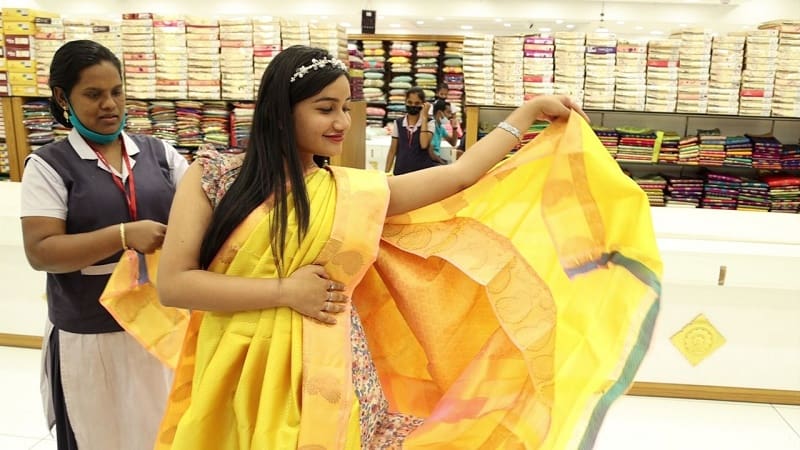 Raveena Shopping with Velavan Stores