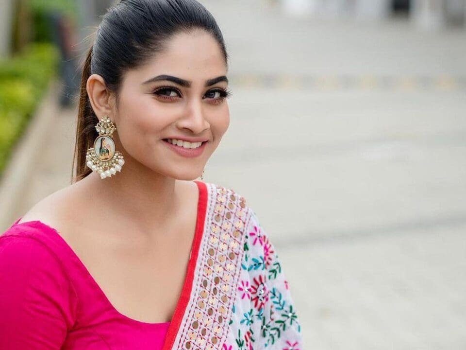 Shivani Narayanan in Latest Glamour Photo