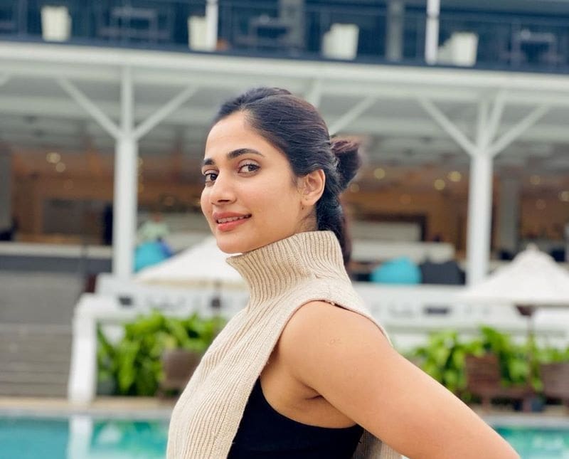 Actress Losliya Mariyanesan Latest Photos