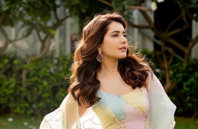 Actress Raashii Khanna Latest Photos