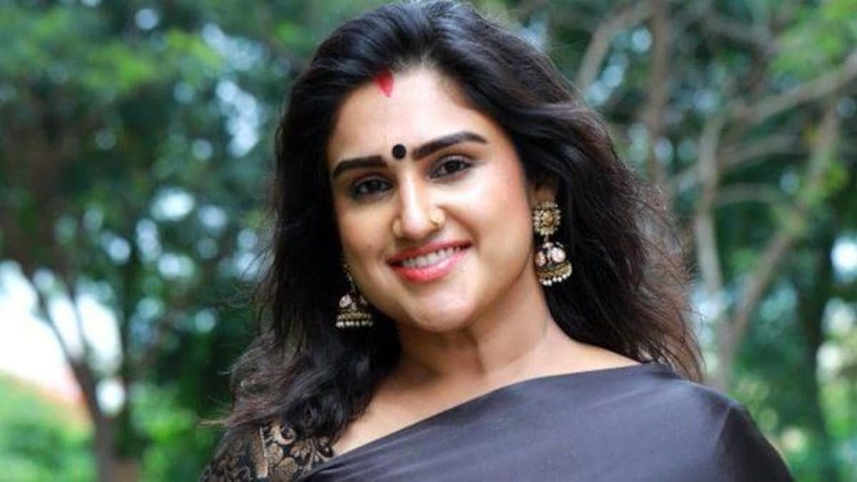 vanitha-vijayakumar-in-different-hair-style photo