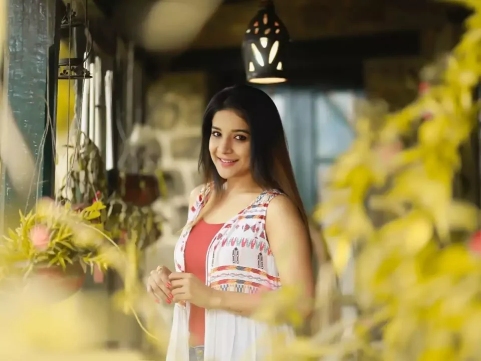 BiggBoss Sakshi Agarwal Latest Hot Video Update