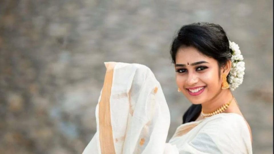 bigg-boss 6 janani-apologies-to-fans