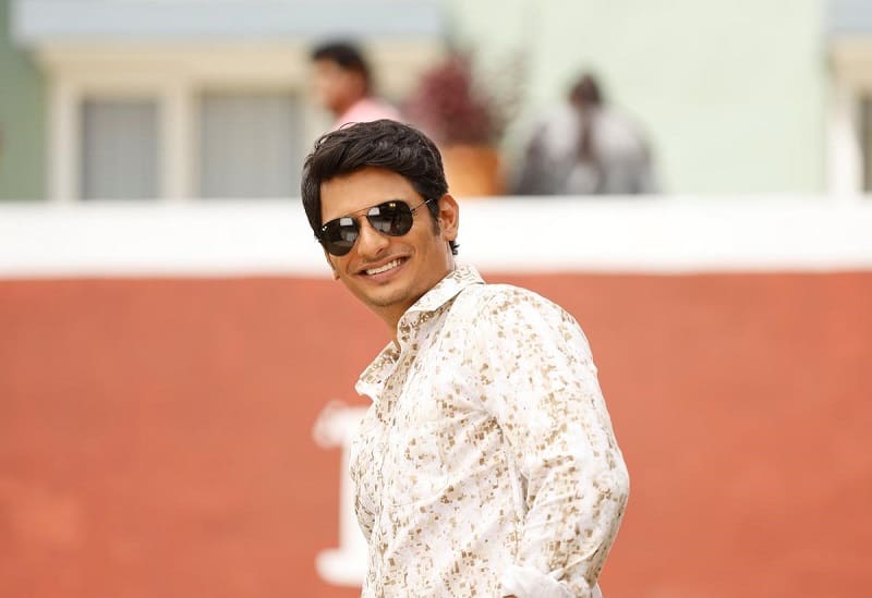 varalaru mukkiyam movie review