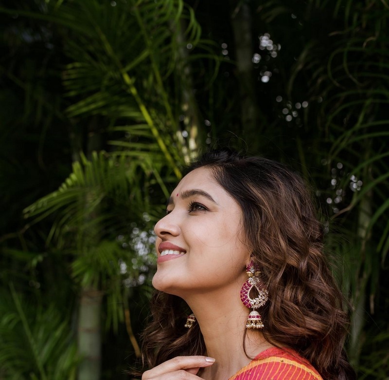 Actress Vani Bhojan Latest Photos