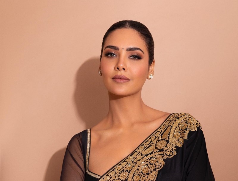Actress Esha Gupta Latest Photos