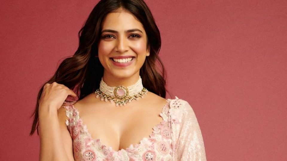 malavika-mohanan-latest-hot-video-viral