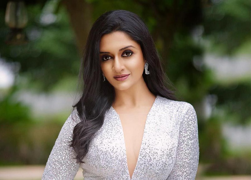 Actress vimala-raman-love-with-vinay