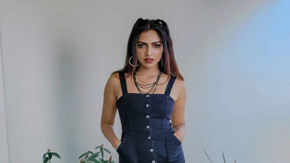 amala-paul-in-glamour-photos viral