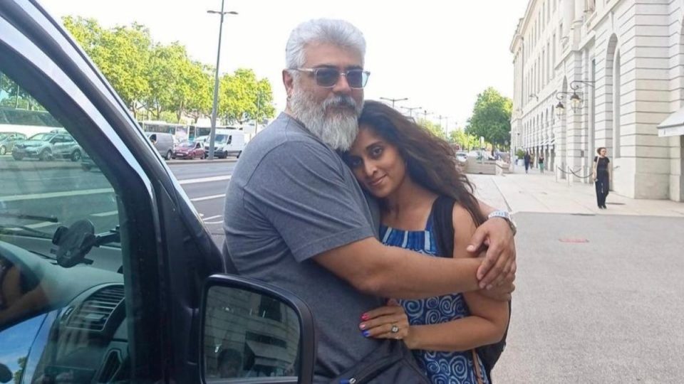 ajith-with-shalini-in-young-look photo