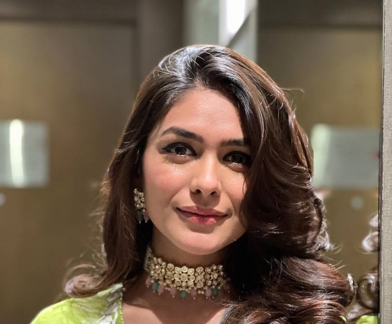 Actress Mrunal Thakur Latest Photos