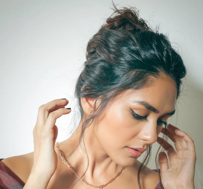Actress Mrunal Thakur Latest Photos