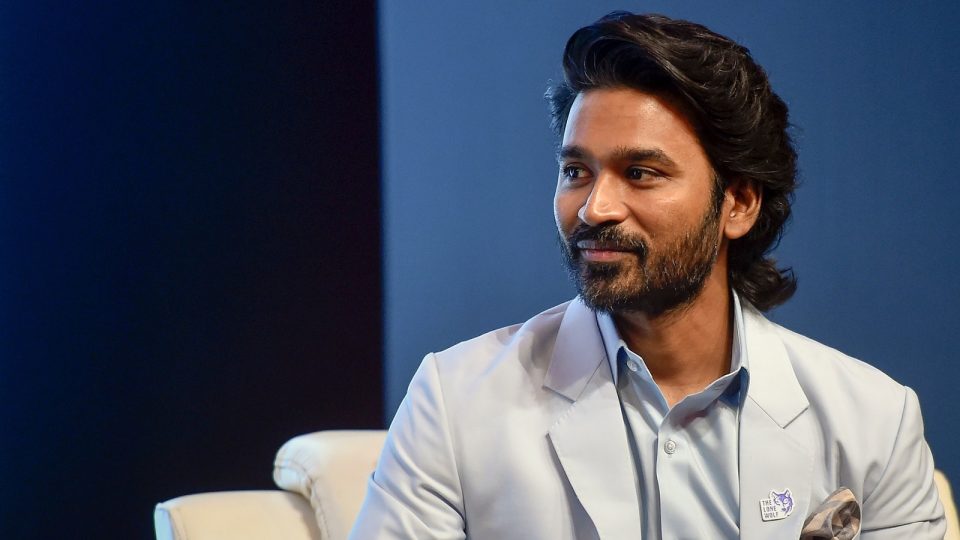 dhanush-watching-ipl-cricket-match-held-in-bangalore