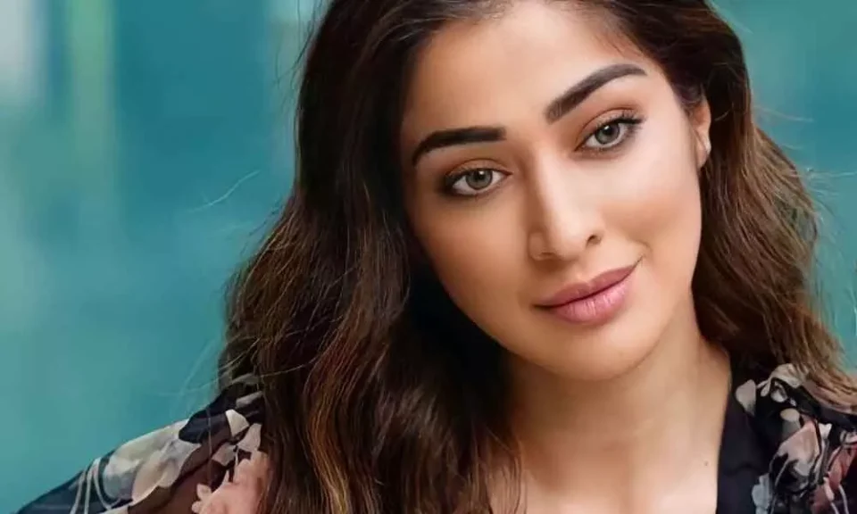 raai-laxmi-in-swimming-photoshoot viral