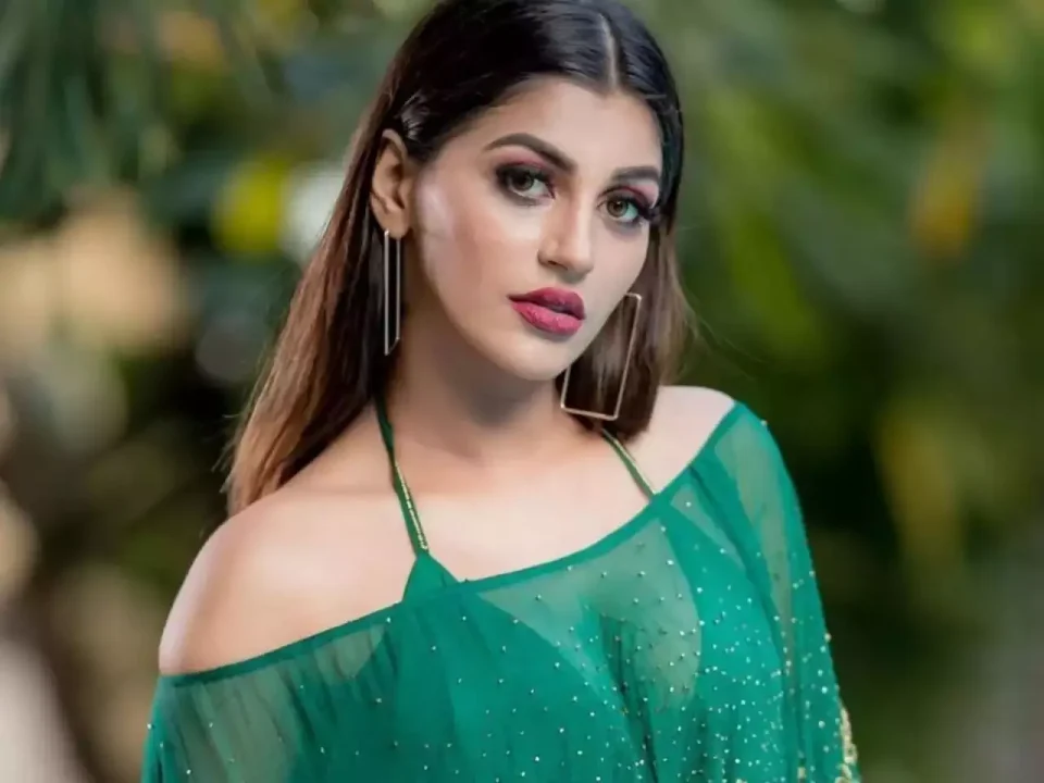 Yashika Anand in Red Hot Photos viral