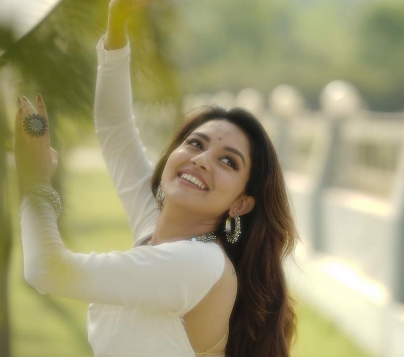 Actress MahimaNambiar Latest Photos