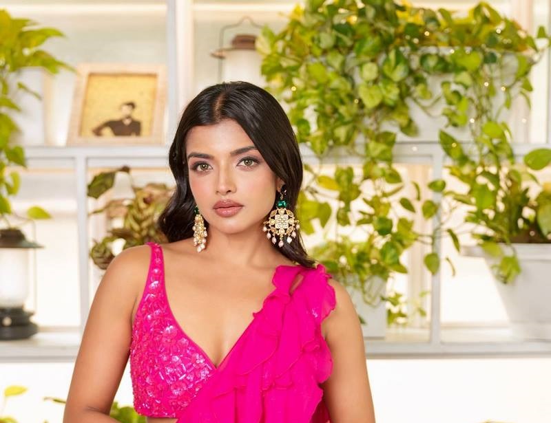 Actress Ashna Zaveri Latest Photos