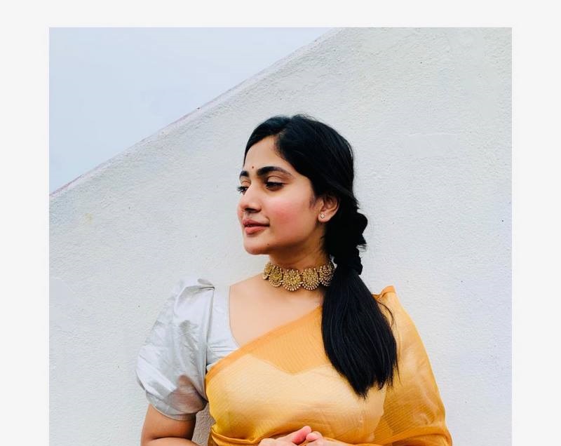 Actress Losliya Latest Photos