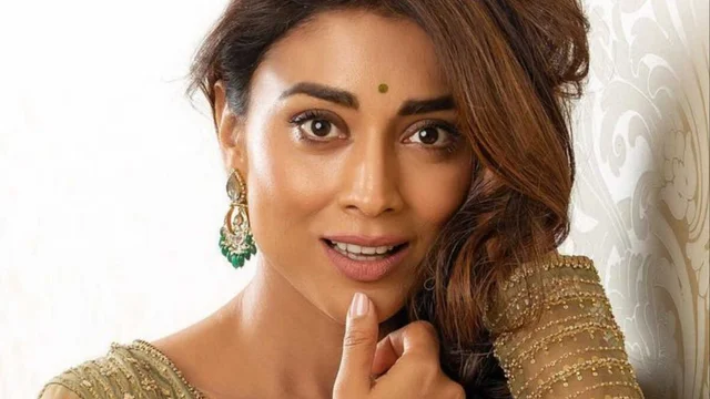 Shriya Saran in Glamour Photos viral