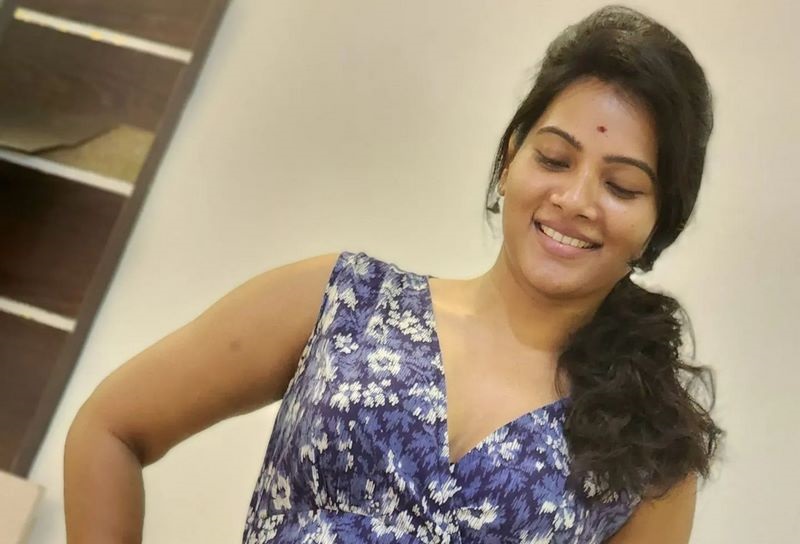 Actress DhivyaDhuraisamy Latest Photos