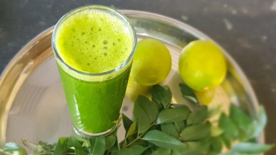 The method of juicing curry leaves.. and its benefits