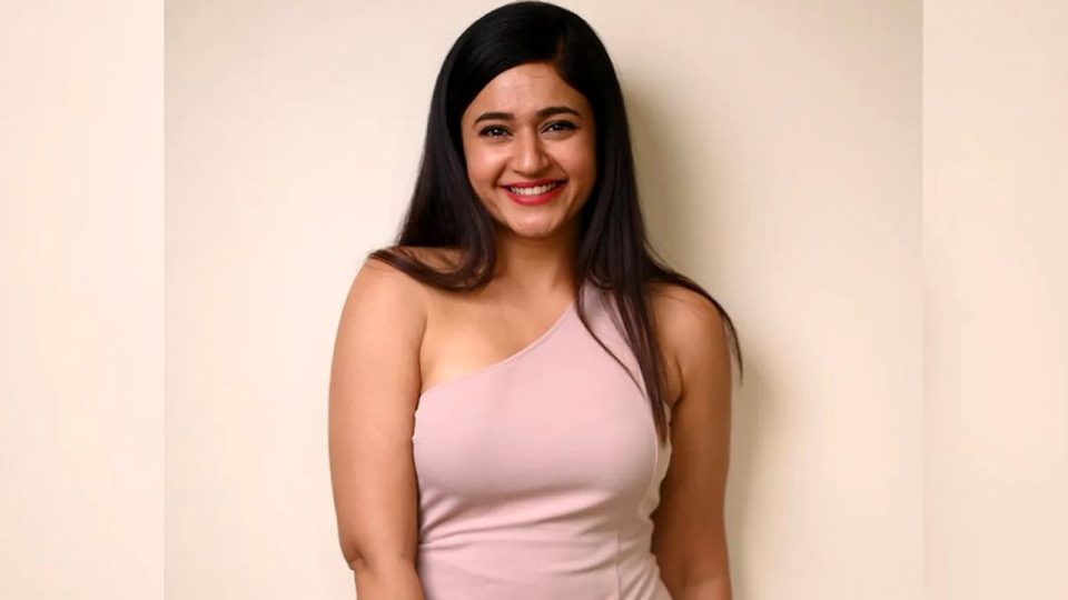 poonam-bajwa-latest-photos