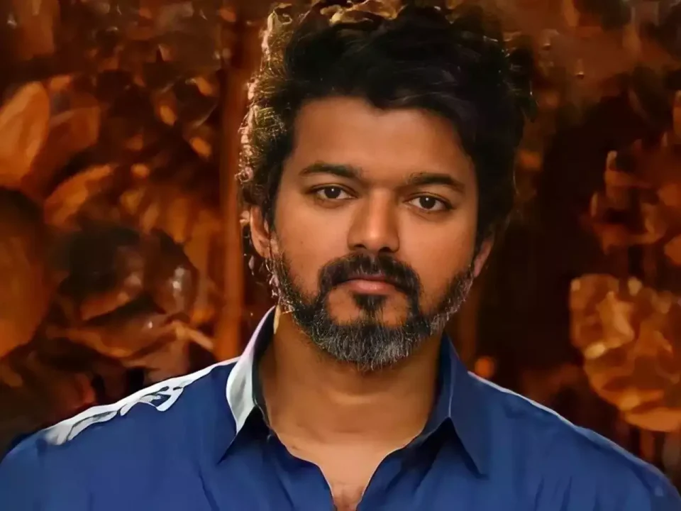 thalapathy vijay-mother-buys-him-a-shirt