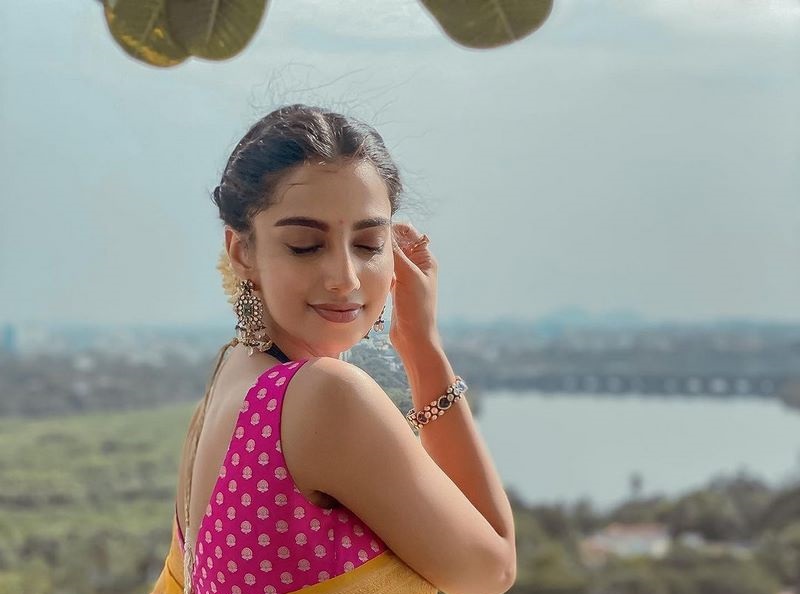 Actress MeenakshiChaudhary Latest Photos