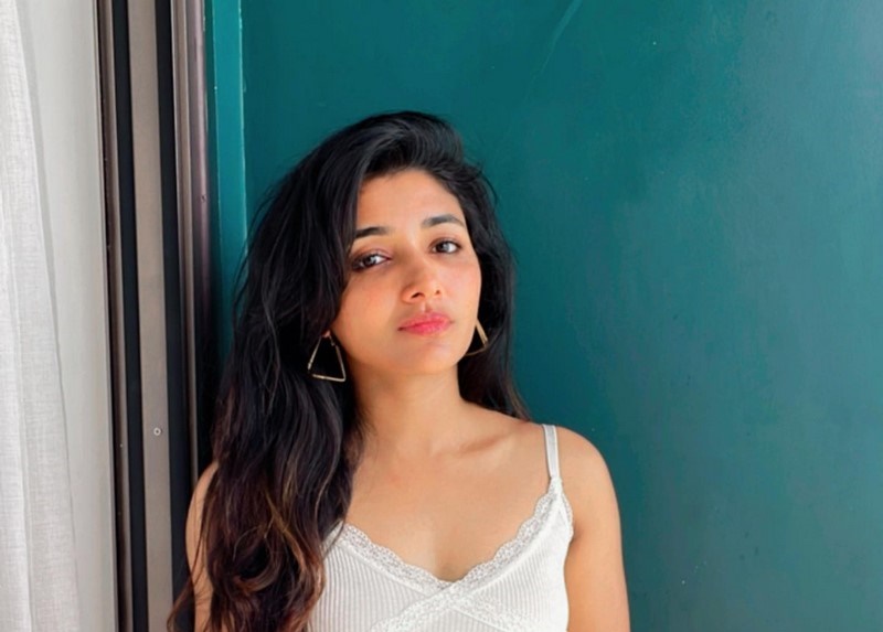 Actress Mirnaa Latest Photos
