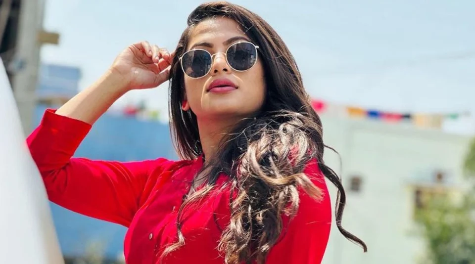 ethir-neechal-serial-actress-kaavala-dance