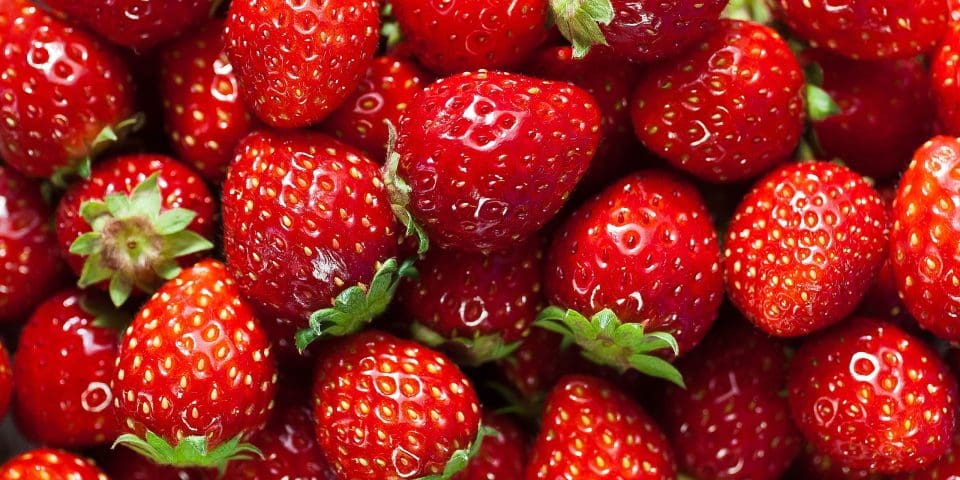 Strawberries help in skin lightening