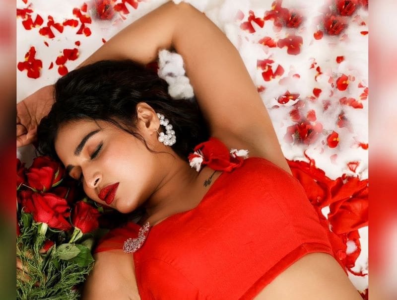 Actress DharshaGupta Latest Photos