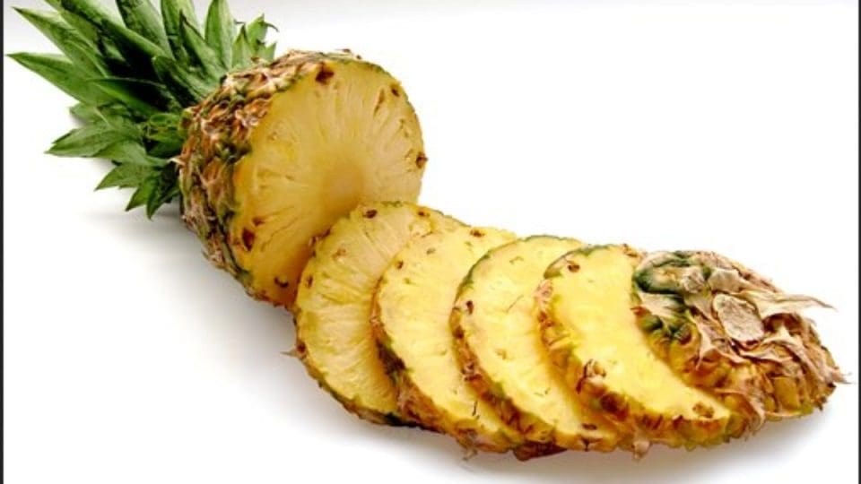 Benefits of eating pineapple fruit
