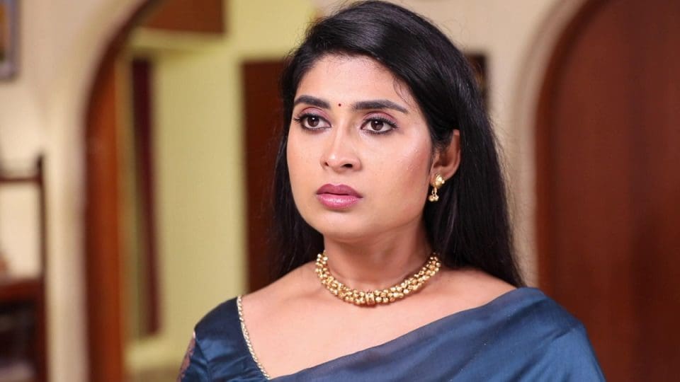 Tamizhum Saraswatiyum Megna in Glamour Photos viral