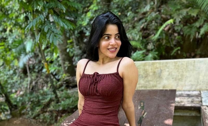 Actress DivyaBharathi Latest Photos