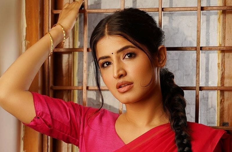 Actress VinaliBhatnagar Latest Photos
