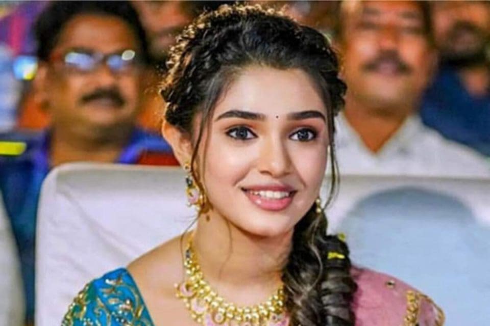 actress keerthy shetty latest photos