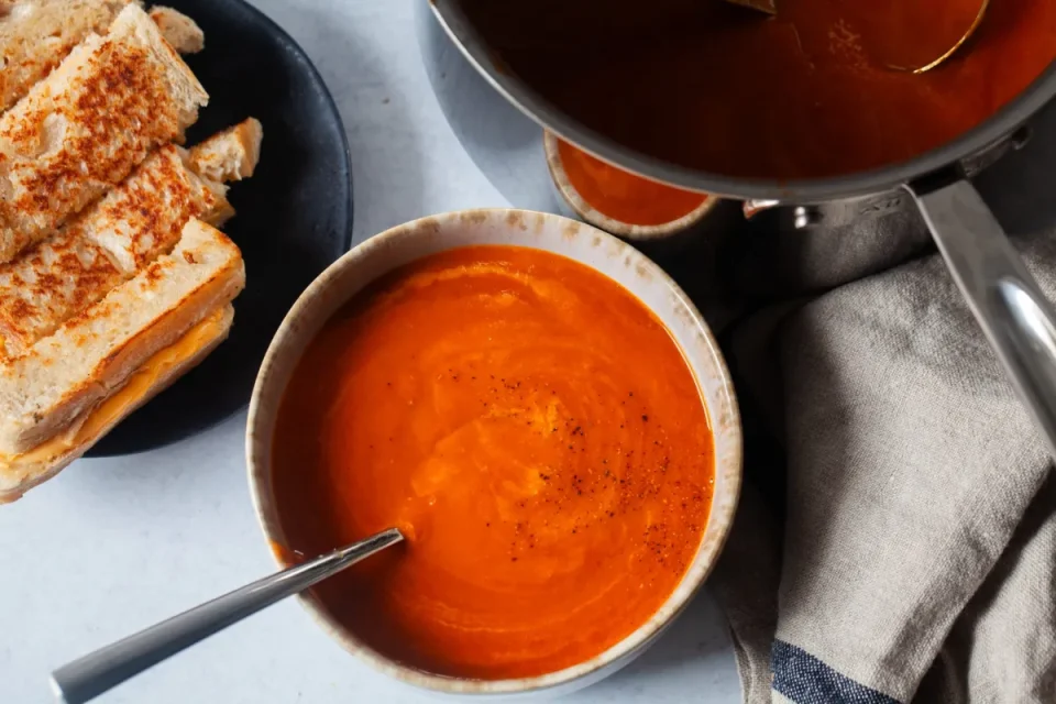 benifits eating of tomato soup