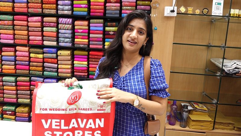 serial actress hima bindu shopping with velavan stores