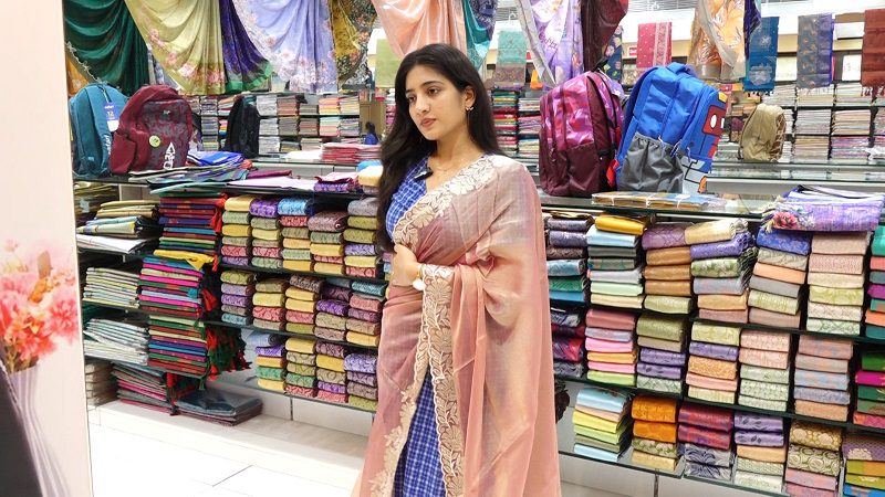 serial actress hima bindu shopping with velavan stores
